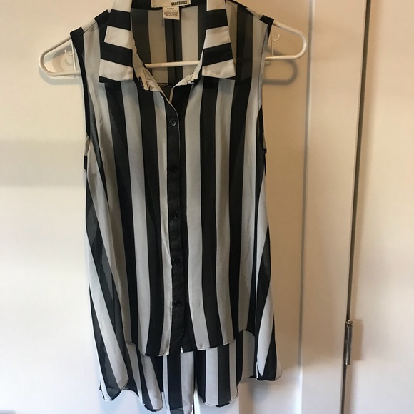 Tops - Blk & white blouse